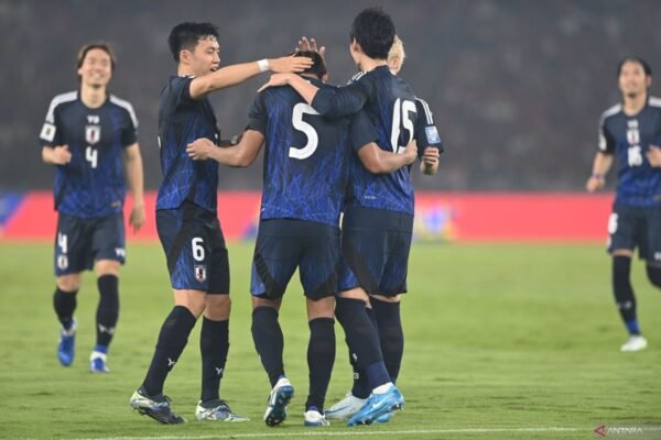 Berikut adalah beberapa alternatif judul untuk "Jepang ditahan imbang tanpa gol oleh Arab Saudi":

1. "Jepang dan Arab Saudi Berakhir Imbang Tanpa Gol"
2. "Pertandingan Sengit: Jepang Imbang 0-0 Melawan Arab Saudi"
3. "Jepang Gagal Menaklukkan Arab Saudi, Skor Berakhir Tanpa Gol"
4. "Jepang dan Arab Saudi Bagi Poin: Laga Tanpa Gol"
5. "Pertarungan Seru: Jepang Terkunci di 0-0 Melawan Arab Saudi"
6. "Jepang Terhenti: Arab Saudi Berhasil Menahan Imbang Tanpa Gol"

Semoga alternatif tersebut bermanfaat!