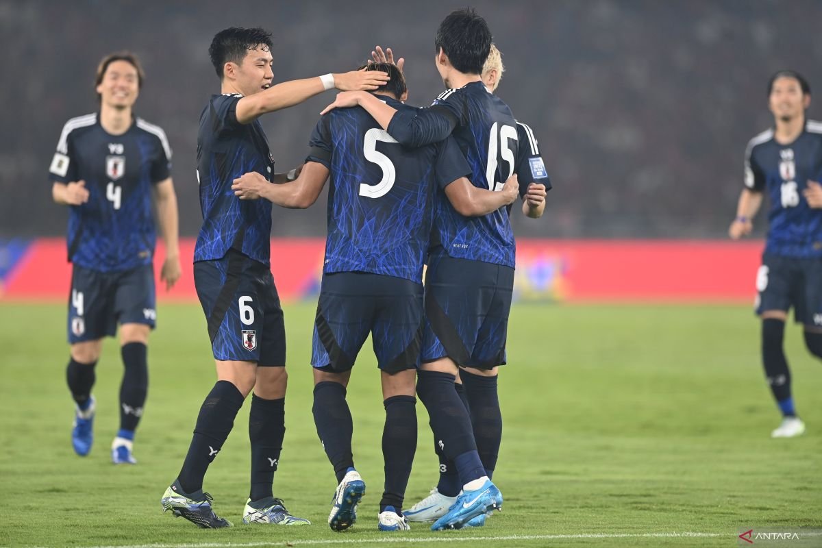 Berikut adalah beberapa alternatif judul untuk "Jepang ditahan imbang tanpa gol oleh Arab Saudi":

1. "Jepang dan Arab Saudi Berakhir Imbang Tanpa Gol"
2. "Pertandingan Sengit: Jepang Imbang 0-0 Melawan Arab Saudi"
3. "Jepang Gagal Menaklukkan Arab Saudi, Skor Berakhir Tanpa Gol"
4. "Jepang dan Arab Saudi Bagi Poin: Laga Tanpa Gol"
5. "Pertarungan Seru: Jepang Terkunci di 0-0 Melawan Arab Saudi"
6. "Jepang Terhenti: Arab Saudi Berhasil Menahan Imbang Tanpa Gol"

Semoga alternatif tersebut bermanfaat!