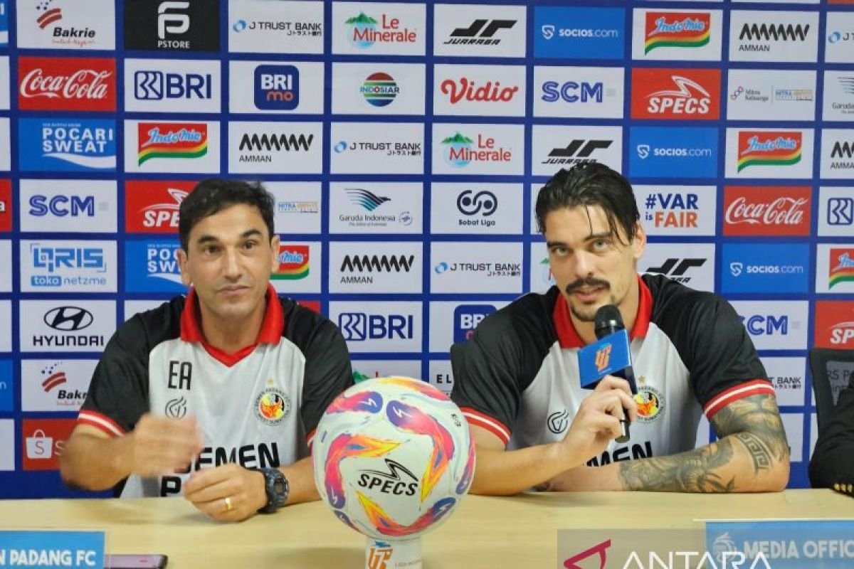Pelatih Carlos Almeida Tidak Memberikan Beban Berlebih pada Pemain Semen Padang