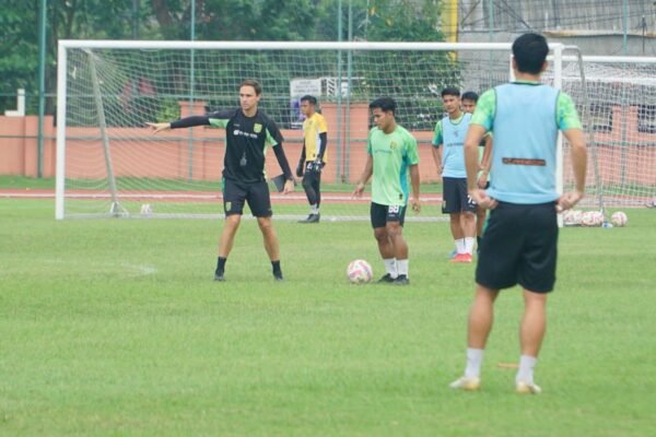 Munster Siapkan Pengganti Slavko untuk Derbi Penuh Gengsi Melawan Arema FC