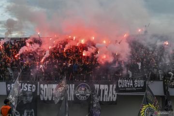 Suara dan Terompet Hentikan Sebentar Pertandingan Persita vs Persib